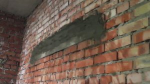 Дверной проём в кирпичной стене