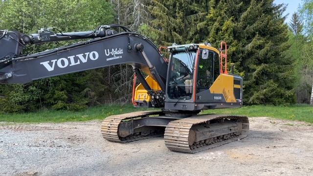 Köp Grävmaskin Volvo EC 220 EL med GPS och skopa på Klaravik смотреть онлайн