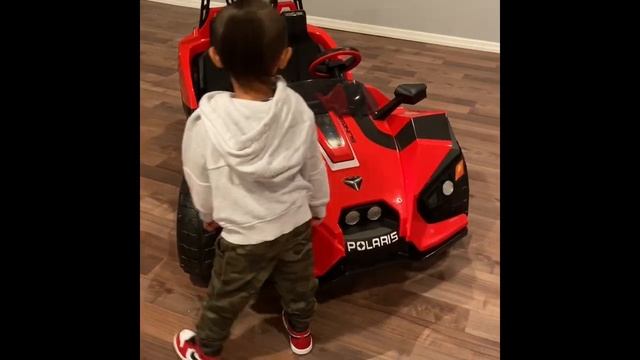 3 Year Old Reviews His Polaris Slingshot (DRIVING) смотреть онлайн