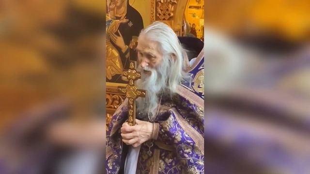 Схиархимандрит Илий (Ноздрин) отслужил Божественную литургию в честь Великого Четверга. (2) смотреть онлайн