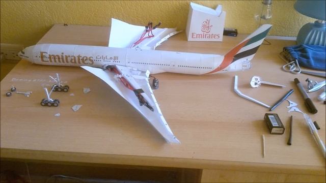 Emirates B777 300ER Papercraft with LED lights смотреть онлайн