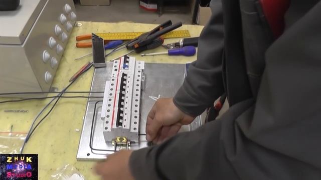 Сборка распределительного щитка смотреть онлайн