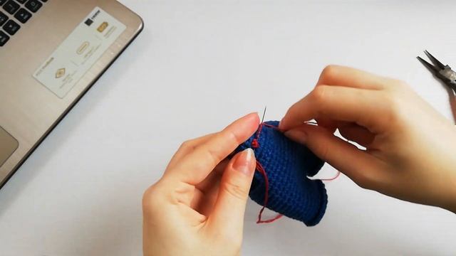 ВЯЗАЛЬНЫЙ ВЛОГ #2: Все пошло не по плану. Вышиваю розочку на вязаном комбинезоне смотреть онлайн