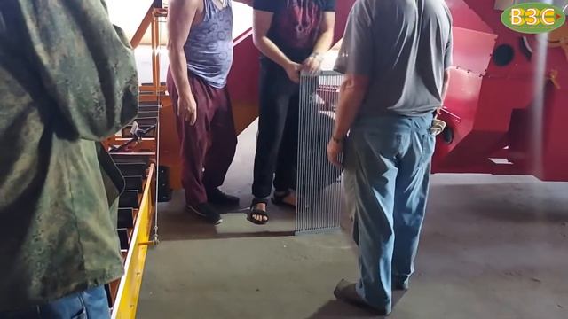 Зерноочиститель ПЗК-30 "Мамонт" в работе. Ростовская обл., Миллеровский р-н, ст. Мальчевская. смотреть онлайн