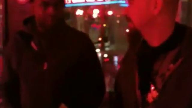 MC Yogi in NYC "First class!" смотреть онлайн