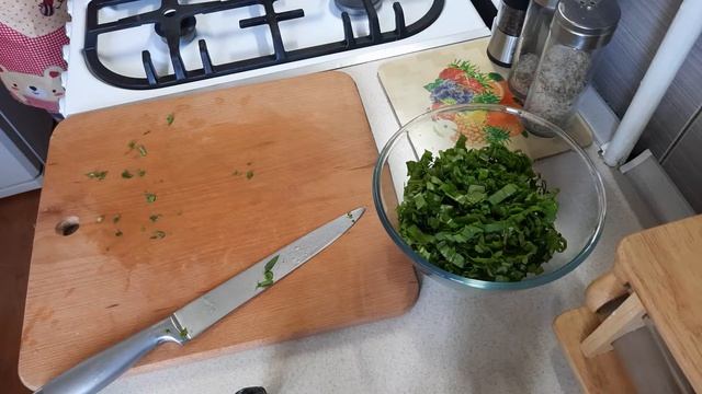 Зеленый борщ со щавелем и яйцами смотреть онлайн