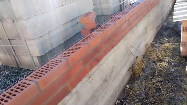 Кладка кирпича,днюха у Доры.