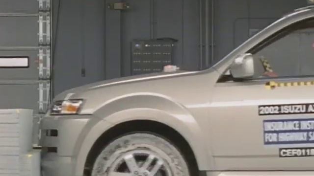 2002 Isuzu Axiom moderate overlap IIHS crash test смотреть онлайн