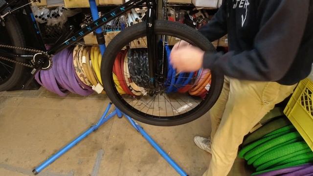 2021 Haro Downtown 26" Cruiser BMX Unboxing @ Harvester Bikes #BIKELIFE смотреть онлайн