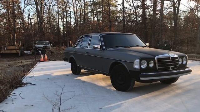 THE LOUDEST EXHAUST ON MY MERCEDES BENZ W123 EVER смотреть онлайн