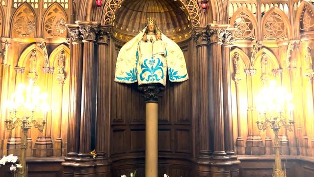 Chartres Cathedral смотреть онлайн