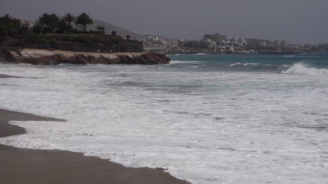 Waves on the beach Fanabe. Tenerife. Волны на пляже Fanabe. Тенерифе смотреть онлайн