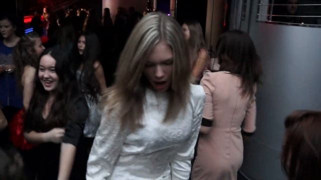 Танцуй пока молодая и небо поможет нам смотреть онлайн