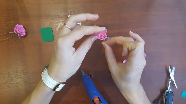 Роза из фоамирана на шпильке