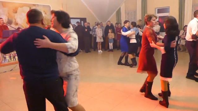 ОЙ НА ГОРІ КРУТА ВЕЖА - ВЕСІЛЬНА ПОЛЬКА. ПЕТРАНКА - ПРЕСТИЖ 2021. @yaremaweddingstudio2420 смотреть онлайн