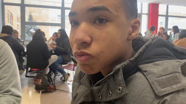 West Aurora HighSchool lunch table Freestyle 🗣🎤🔥 смотреть онлайн