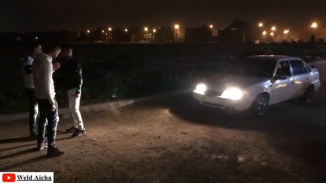 بغا يضحي من أجل ولدو طاح في مشكل شوفو شنو طرا ليه #Weld_Aicha смотреть онлайн