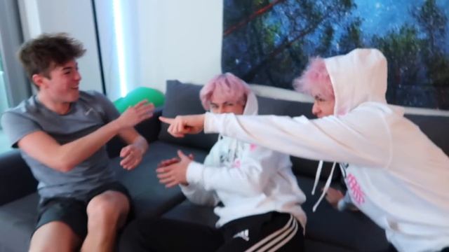 PRANKING MY FRIENDS WITH MY NEW HAIR!! смотреть онлайн