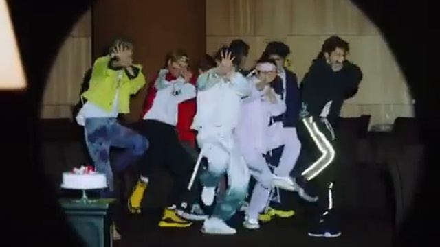 Strey Kids (God's menu)" M/V смотреть онлайн