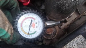 давление масла! подскажите кто знает! почему прыгает стрелка давление масла? дизель!