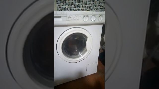 Обзор на стиральную машину С СУШКОЙ Аристон as 1047 ctx! ОНА ВЗБЕСИЛАСЬ! (№1) смотреть онлайн