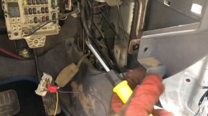 Как снять торпедо на автомобиле Mitsubishi Lancer Cedia