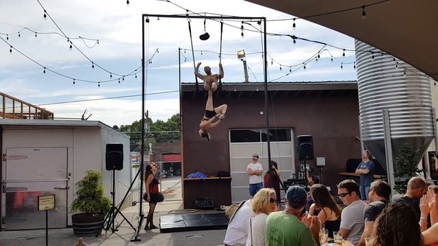 Anna and Alan doubles trapeze смотреть онлайн