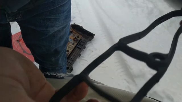 Что делать-течет,подтекает из под клапанной крышки.Меняем прокладку клапанной крышки.Лайфхак, совет смотреть онлайн