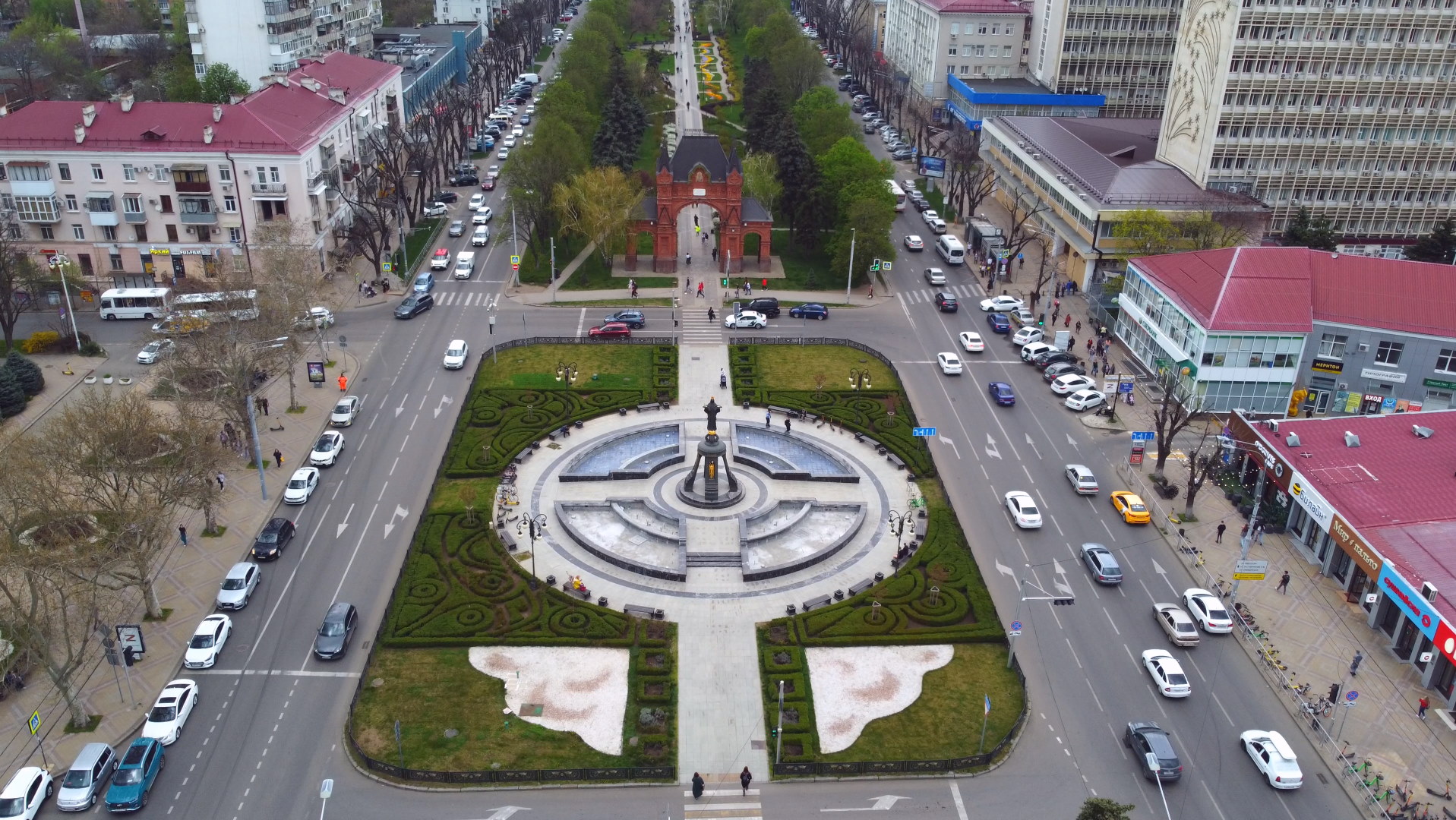 Александровская триумфальная арка в Краснодаре смотреть онлайн