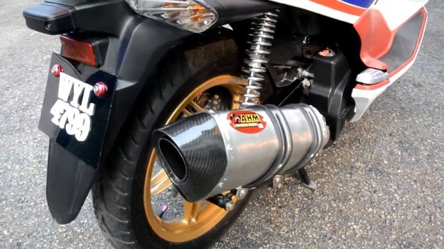 AHM exhaust Z1-series on Honda PCX150 смотреть онлайн