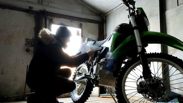 Установка заднего пластика. Kawasaki KLX250.