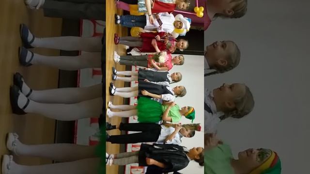 Спектакль в Королевстве кривых зеркал( продолжение. Поклоны, представление артистов) смотреть онлайн