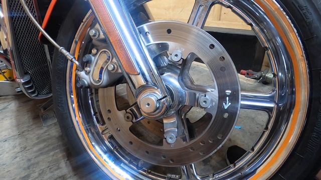 2006 Harley Davidson V-Rod How to remove the wheels DIY смотреть онлайн