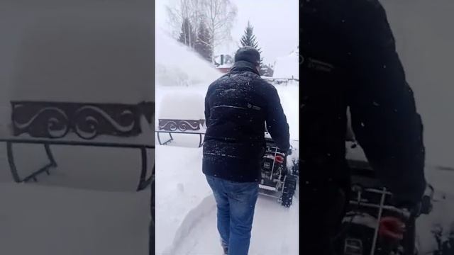 Тестирование снегоуборочной машины после ремонта. смотреть онлайн