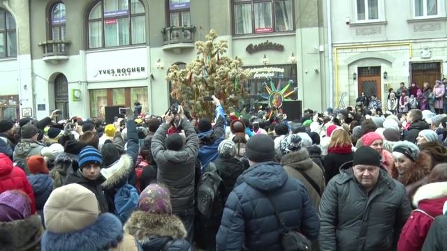 У Львові встановили Різдвяний Дідух смотреть онлайн