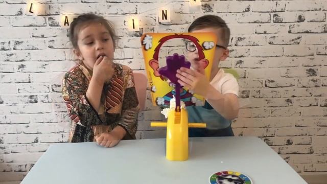 Пирог в лицо ЧЕЛЛЕНДЖ / Pie Face /Larin Vlog смотреть онлайн