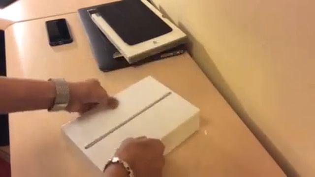 Apple iPad Mini 4 Space Grey 128GB Wifi Only Unboxing From Harrods смотреть онлайн