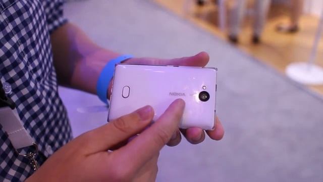 Nokia Asha 500, 502, and 503 Hands-on from Nokia World смотреть онлайн