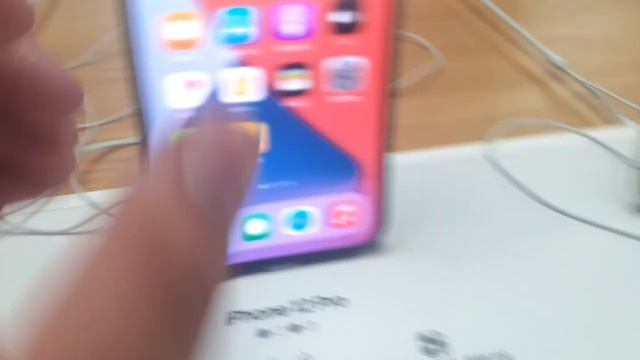 Looking at the iPhone 12 and the new 2021 imac M1 Chip at the apple store смотреть онлайн