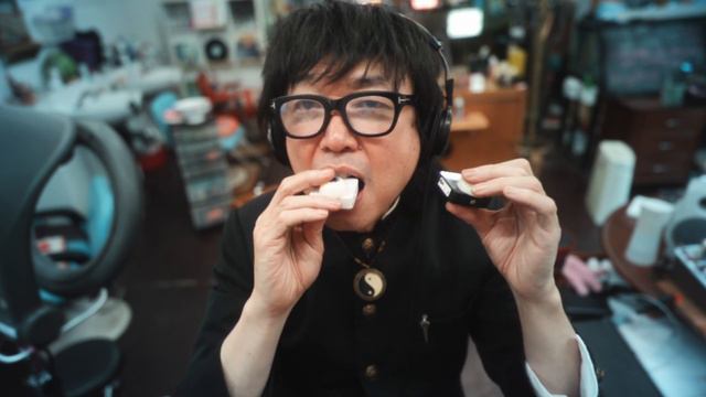 ASMR｜Ear To Ear Mic Nibbling Mouth Sounds マイク噛んでマウスサウンド смотреть онлайн