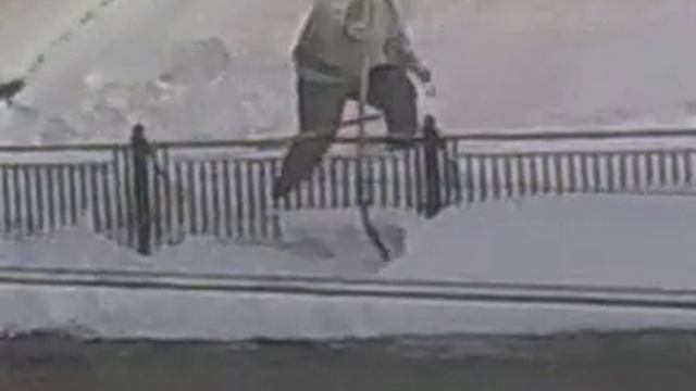 Уборка снега с крыши в Питере смотреть онлайн