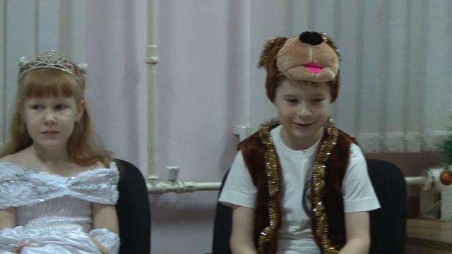 НОВОГОДНИЕ ПРИКЛЮЧЕНИЯ В ДОНОТКИНО (группа Звездочки, Колокольчики) смотреть онлайн
