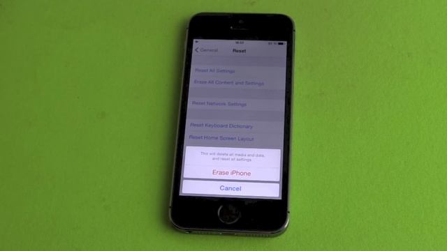 iPhone 5s Erase All Content and Settings смотреть онлайн