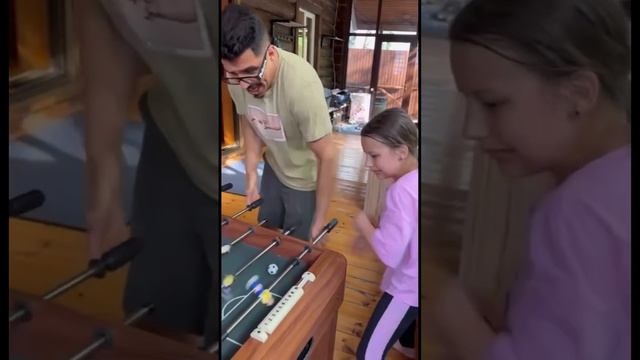 Команда ух🤣🔥. Играете с папой в игры? #семья #папа #ясминавитамина #бмор #врееек #dance смотреть онлайн