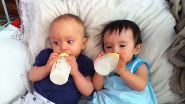 Twin babies drinking milk after nap смотреть онлайн