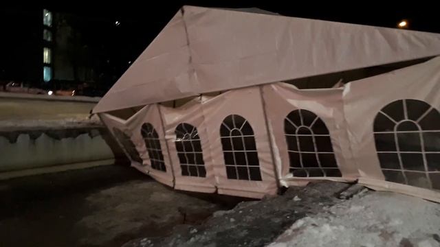 Нгу. Ветер снес шатер 8.11.2018. Ураган Академгородок смотреть онлайн
