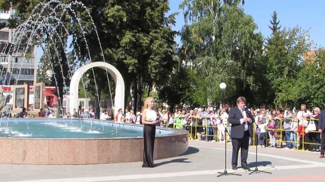 Мэр Бердска у фонтана возле ДК Родина смотреть онлайн