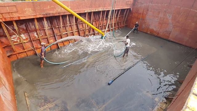 Sand is being unloaded from large ships with powerful dredger machines part-05 смотреть онлайн