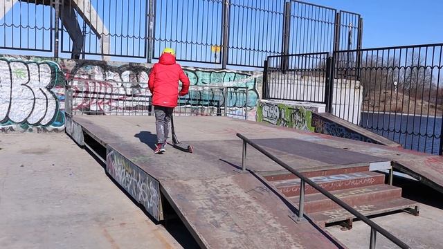 Все Трюки за 20 Минут на Трюковом Самокате в Скейт Парке ! Сезон Открыт смотреть онлайн