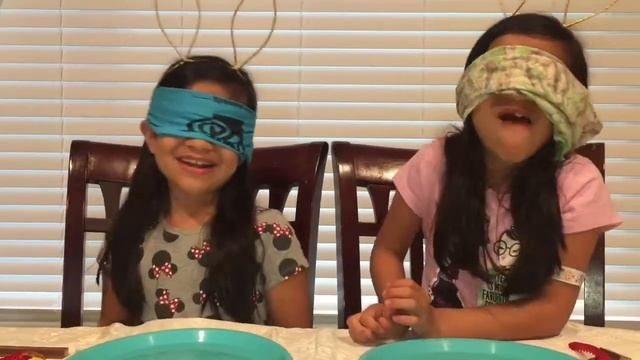 Twins Candy Challenge!! смотреть онлайн